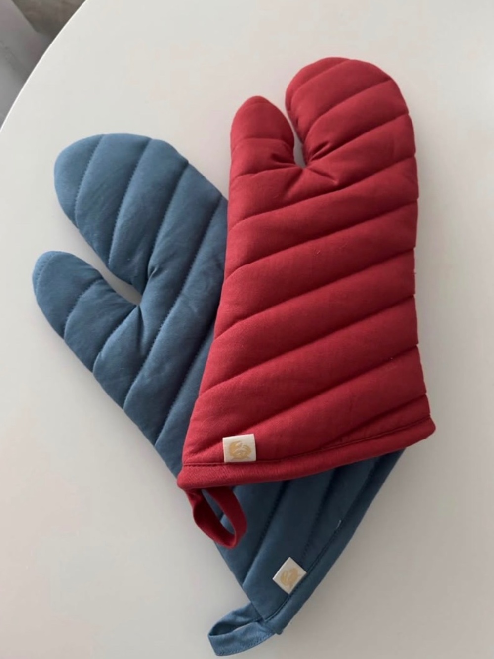Brand new 2 oven mitt set, cooking mitts gloves by chef Chuck Hughes 100% cotton